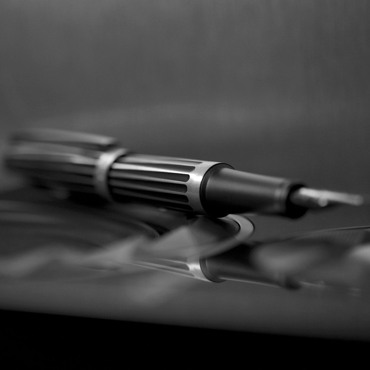 Diplomat Aero Fountain Pen - Stripes Black - Made In Germany detail